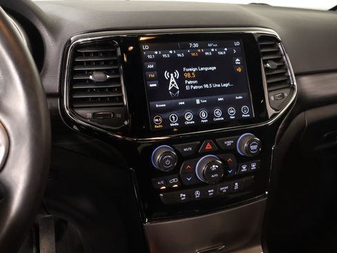 Used 2019 Jeep Grand Cherokee Altitude image 5