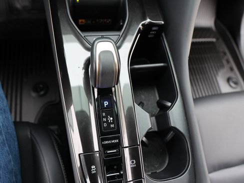 Used 2025 Toyota Crown Platinum image 28