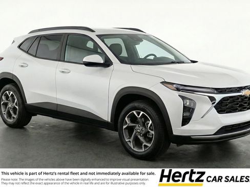 Used 2025 Chevrolet Trax LT w/ LT Convenience Package image 1