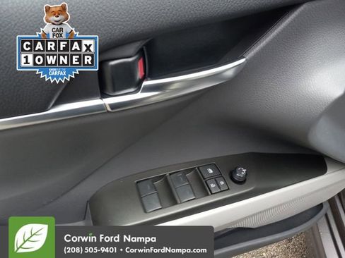 Used 2024 Toyota Camry SE image 11
