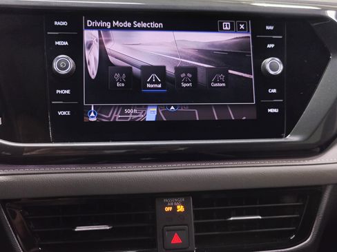 Used 2024 Volkswagen Taos SEL image 22