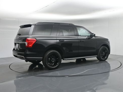 Used 2023 Ford Expedition XLT image 30