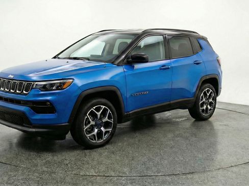 Used 2025 Jeep Compass Limited image 3