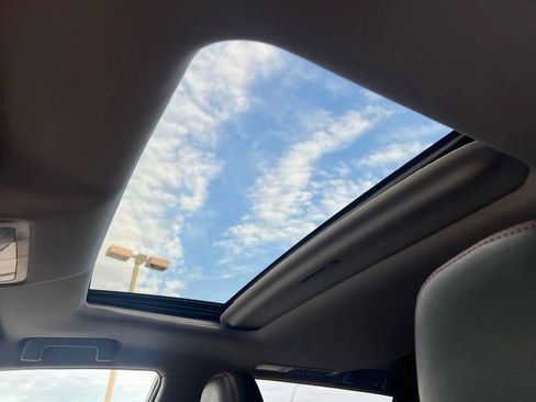 Used 2019 Toyota Highlander SE image 14