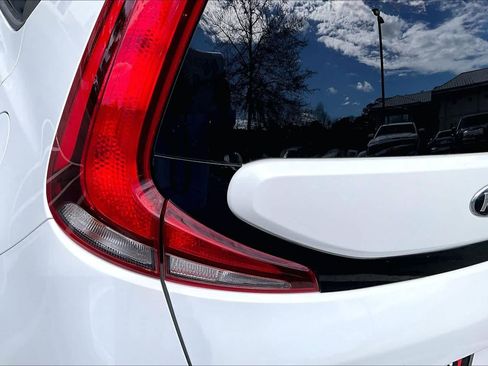 Used 2020 Kia Soul LX image 28