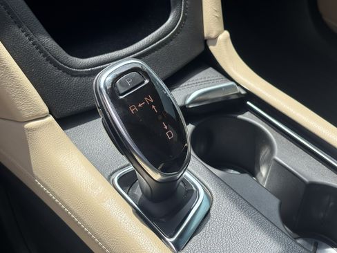 Used 2018 Cadillac XT5 FWD image 24