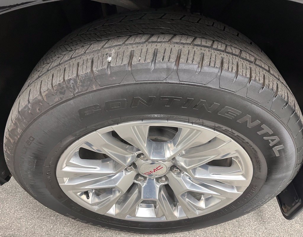 Used 2025 GMC Yukon Denali w/ LPO, Floor Liner Package AWD/4WD image 15
