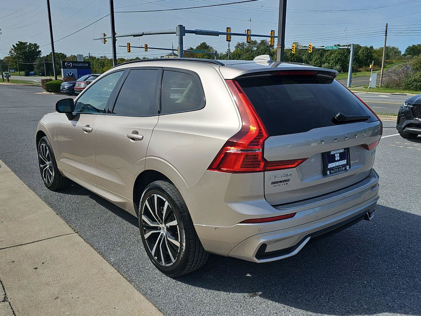 Used 2024 Volvo XC60 B5 Ultimate w/ Protection Package Premier AWD/4WD image 5