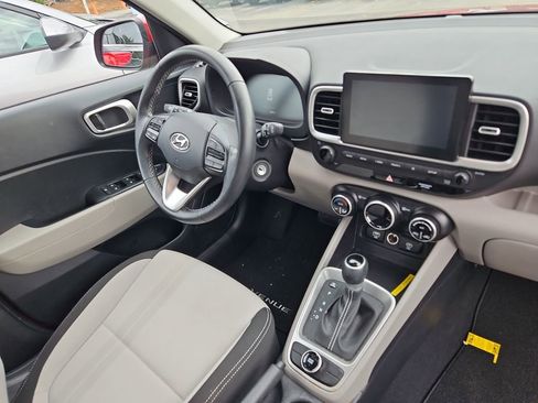 Used 2023 Hyundai Venue SEL FWD image 8