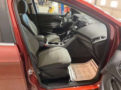 Used 2016 Ford Escape SE w/ Equipment Group 201A image 4