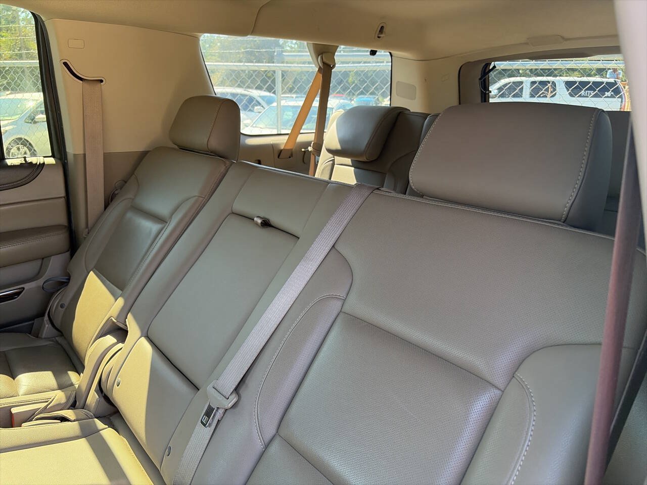 Used 2015 GMC Yukon XL SLT w/ Open Road Package AWD/4WD image 3