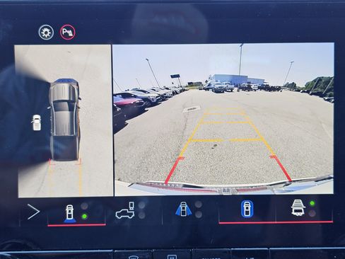 Used 2025 GMC Canyon Elevation w/ Technology Package RWD image 29