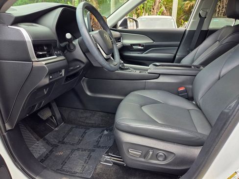 Used 2024 Toyota Grand Highlander AWD Hybrid image 9