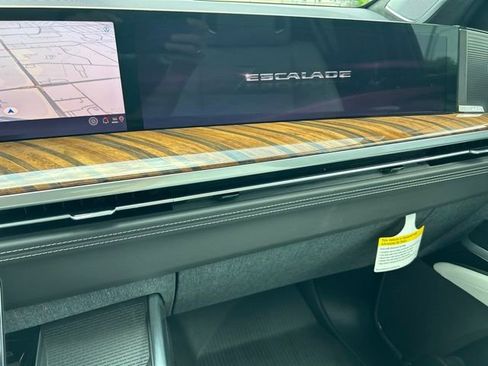 Certified 2026 Cadillac Escalade Platinum Sport w/ LPO, Floor Liner Package AWD/4WD image 7
