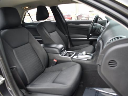 Used 2022 Chrysler 300 Touring w/ Sport Appearance Package image 20