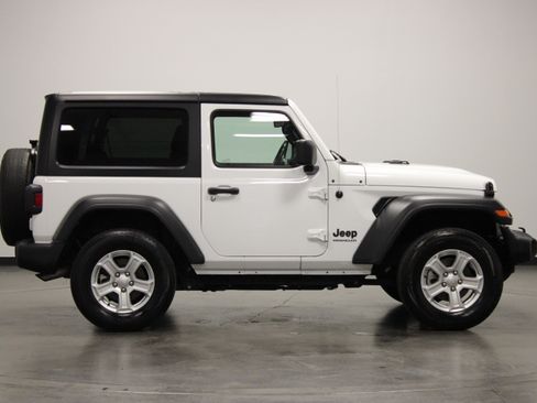 Used 2022 Jeep Wrangler Sport AWD/4WD image 9