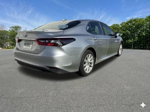 Used 2022 Toyota Camry LE FWD image 6