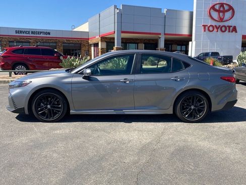 Used 2025 Toyota Camry SE w/ Multimedia Upgrade Package image 7