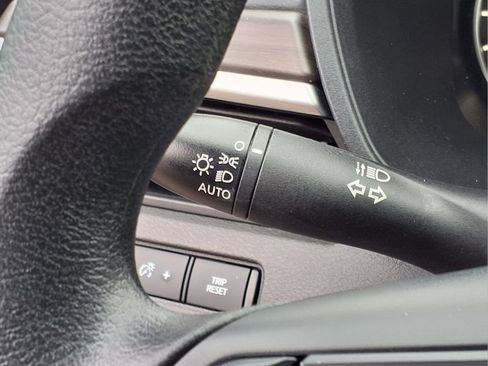 Used 2025 Nissan Altima 2.5 SV FWD image 19