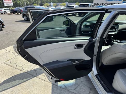 Used 2014 Toyota Avalon Limited w/ Technology Package FWD image 8