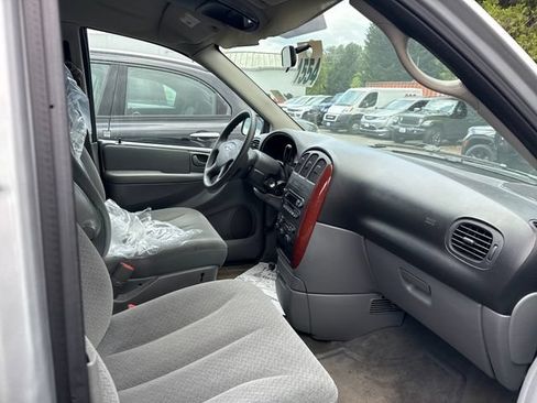 Used 2005 Chrysler Town & Country LX w/ Popular Equipment Group II FWD image 9