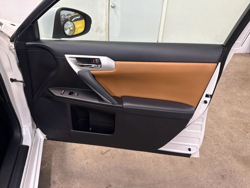 Used 2013 Lexus CT 200h FWD image 24