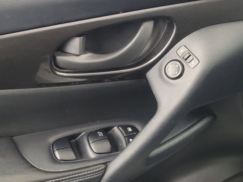 Used 2019 Nissan Rogue S FWD image 27