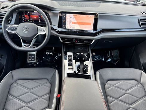 Used 2025 Volkswagen Atlas Peak Edition SE image 12