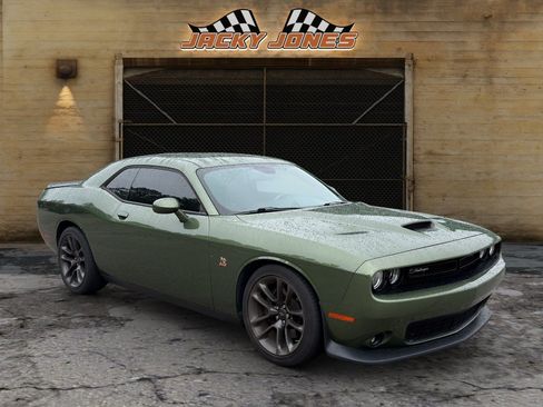 Used 2021 Dodge Challenger R/T Scat Pack RWD image 10