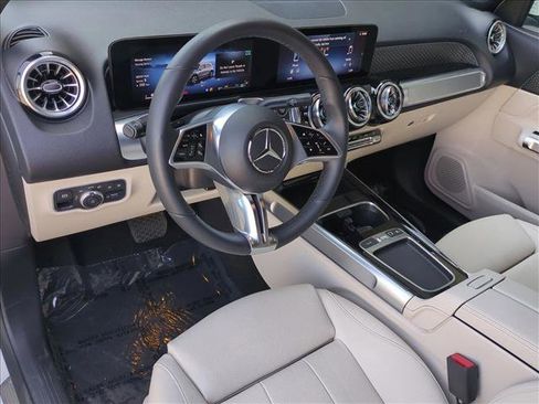Certified 2025 Mercedes-Benz GLB 250 image 10
