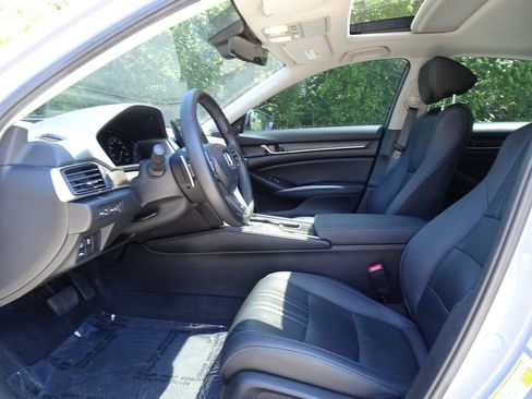 Used 2021 Honda Accord Touring image 8