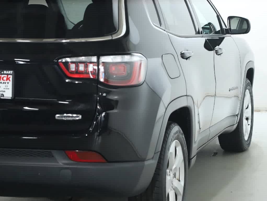 Used 2018 Jeep Compass Latitude FWD image 38