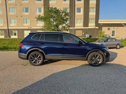 Used 2022 Volkswagen Tiguan SE AWD/4WD image 61