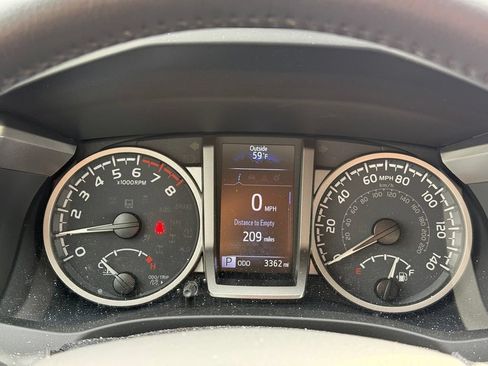 Used 2021 Toyota Tacoma SR5 AWD/4WD image 10