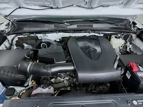 Certified 2017 Toyota Tacoma TRD Off-Road w/ Tow Package (A/T) image 28