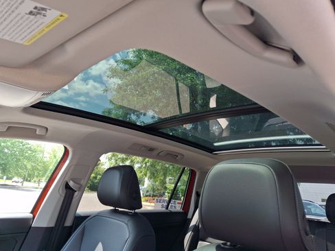 Used 2019 Volkswagen Tiguan SEL AWD/4WD image 15