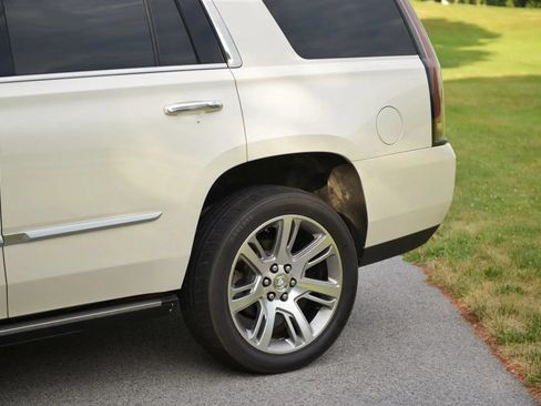 Used 2015 Cadillac Escalade Premium AWD/4WD image 16