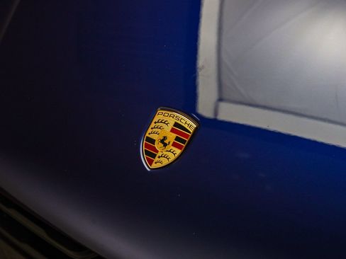 Certified 2025 Porsche Macan AWD/4WD image 12