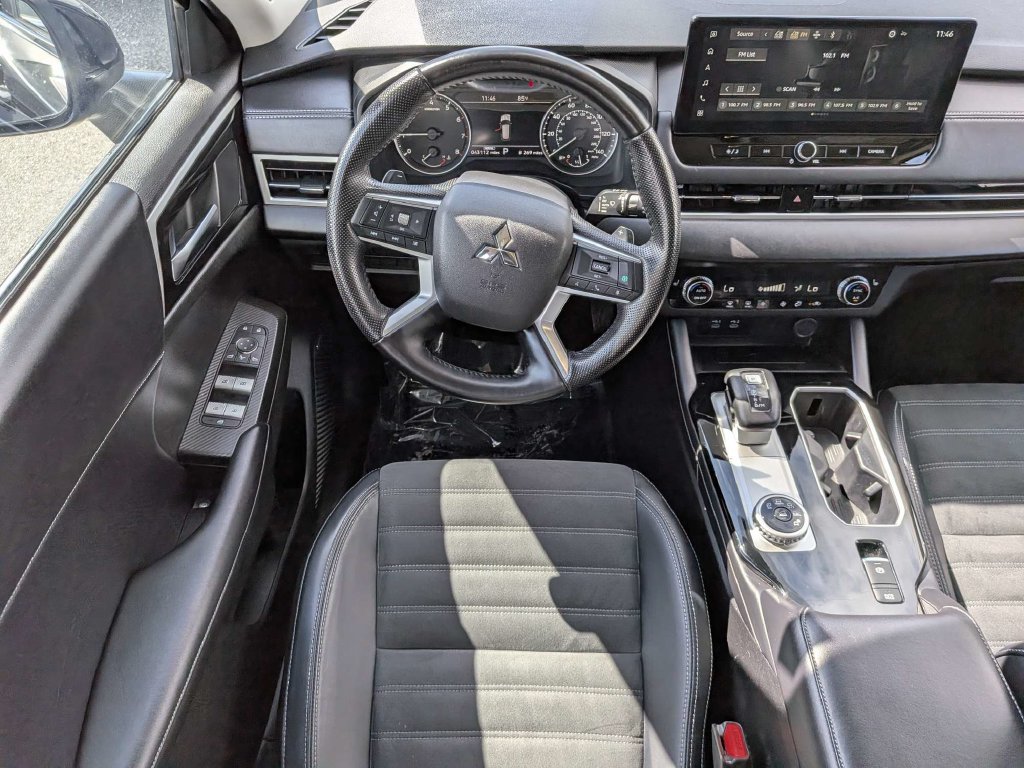 Used 2025 Mitsubishi Outlander SE FWD image 15