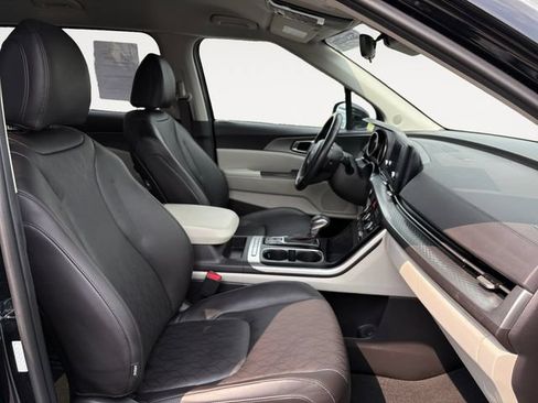 Used 2024 Kia Carnival LX FWD image 15