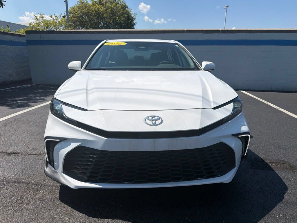 Used 2025 Toyota Camry SE w/ Convenience Package FWD image 8