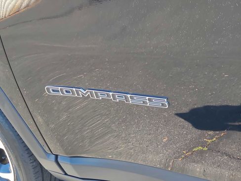 Used 2022 Jeep Compass Limited image 15