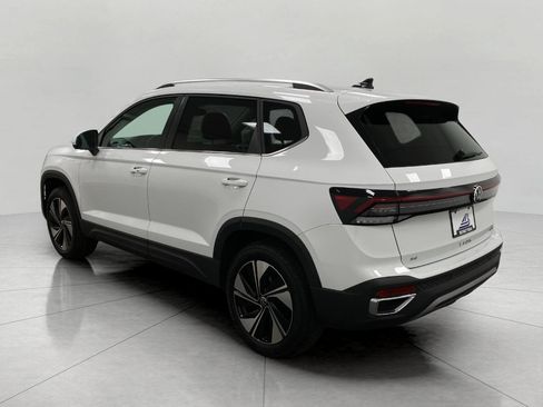Used 2025 Volkswagen Taos SE AWD/4WD image 7