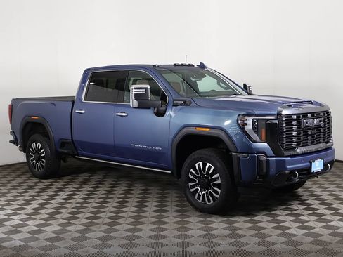 Used 2024 GMC Sierra 2500 Denali Ultimate AWD/4WD image 2