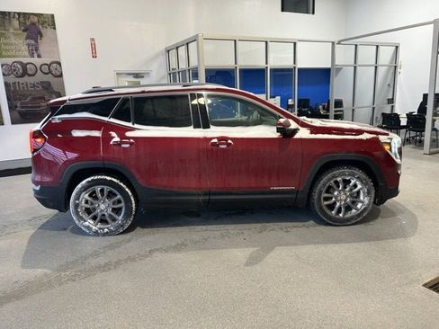 Used 2023 GMC Terrain SLT w/ Tech Package image 2