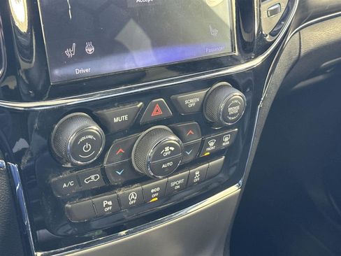 Used 2019 Jeep Grand Cherokee Limited image 20