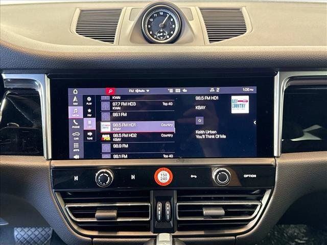 Certified 2025 Porsche Macan AWD/4WD image 15