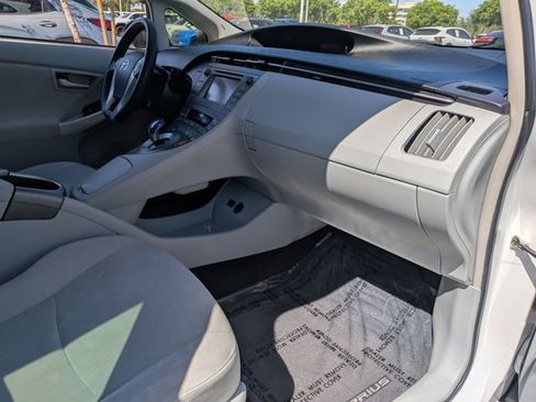 Used 2013 Toyota Prius Three FWD image 27
