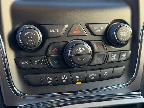 Certified 2021 Jeep Grand Cherokee Laredo image 26