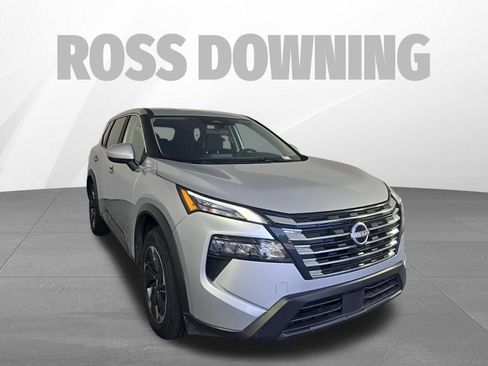 Used 2025 Nissan Rogue SV FWD image 3